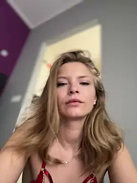 Snapshot of AnastasiaAniess chatting on 03-15-25, 08:37 AnastasiaAniess online show from 03-15-25, 08:37