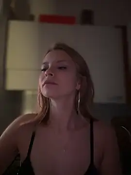 Snapshot of AnastasiaAniess chatting on 03-15-25, 08:54 AnastasiaAniess online show from 03-15-25, 08:54