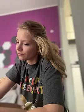 Snapshot of AnastasiaAniess chatting on 03-19-25, 09:28 AnastasiaAniess online show from 03-19-25, 09:28