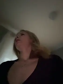 Snapshot of AnastasiaAniess chatting on 03-19-25, 05:39 AnastasiaAniess online show from 03-19-25, 05:39