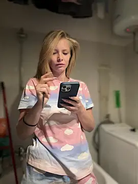 Snapshot of AnastasiaAniess chatting on 03-20-25, 07:04 AnastasiaAniess online show from 03-20-25, 07:04