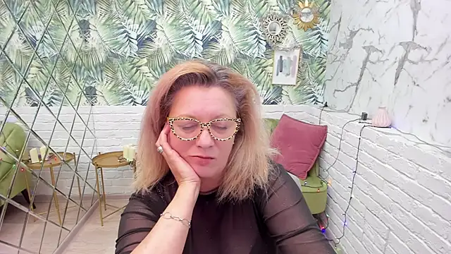 LeaPure online show from 01-04-25, 11:43