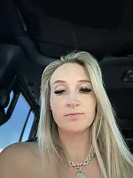 Snapshot of _Rapunzel_ chatting on 02-04-25, 11:59 Rapunzel online show from 02-04-25, 11:59
