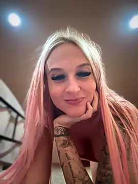 Snapshot of _Rapunzel_ chatting on 10-08-25, 05:27 Rapunzel online show from 10-08-25, 05:27
