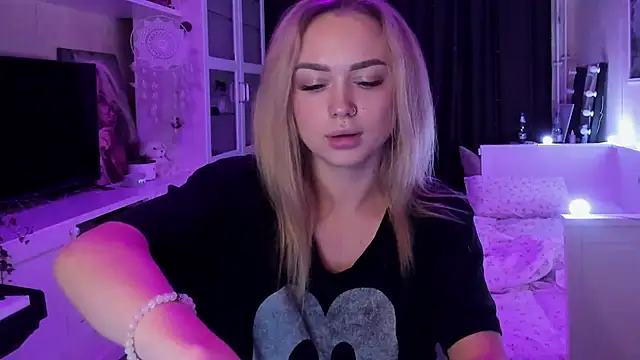 Snapshot of MaryDreaminess chatting on 10-05-25, 09:45 MaryDreaminess online show from 10-05-25, 09:45