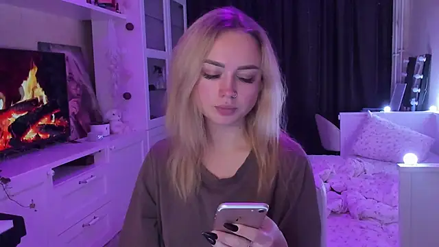 Snapshot of MaryDreaminess chatting on 10-13-25, 08:42 MaryDreaminess online show from 10-13-25, 08:42