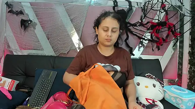 AbbyTaylorr online show from 10-28-25, 02:26