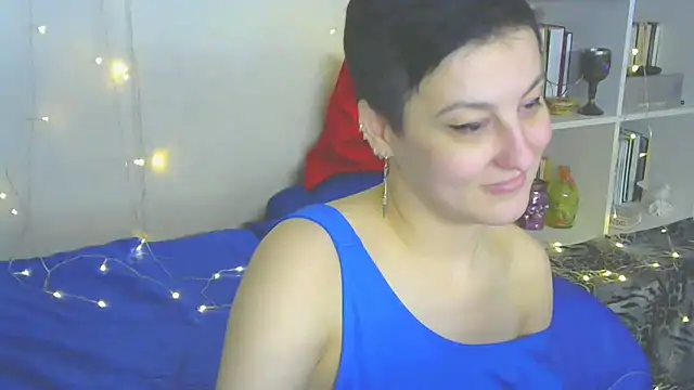 Snapshot of MartaBounty chatting on 12-14-24, 09:02 MartaBounty online show from 12-14-24, 09:02