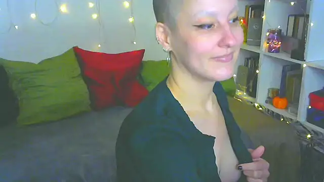 Snapshot of MartaBounty chatting on 10-14-25, 08:53 MartaBounty online show from 10-14-25, 08:53