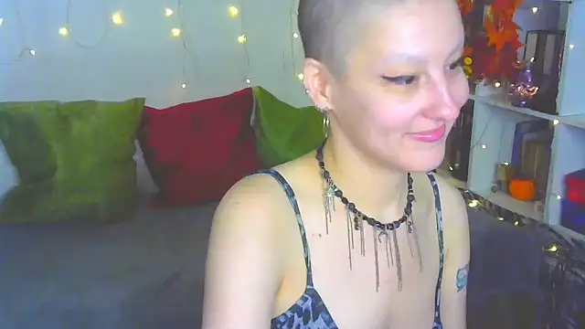 Snapshot of MartaBounty chatting on 10-17-25, 12:14 MartaBounty online show from 10-17-25, 12:14