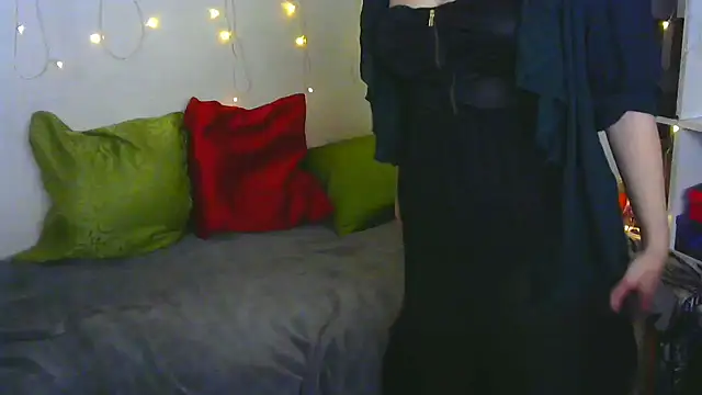 Snapshot of MartaBounty chatting on 10-22-25, 08:30 MartaBounty online show from 10-22-25, 08:30