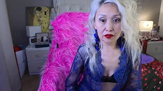 Snapshot of RoxalanaStar chatting on 02-18-26, 11:11 RoxalanaStar online show from 02-18-26, 11:11