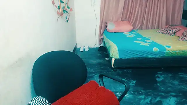 Snapshot of CindyClimax chatting on 10-22-25, 02:01 CindyClimax online show from 10-22-25, 02:01