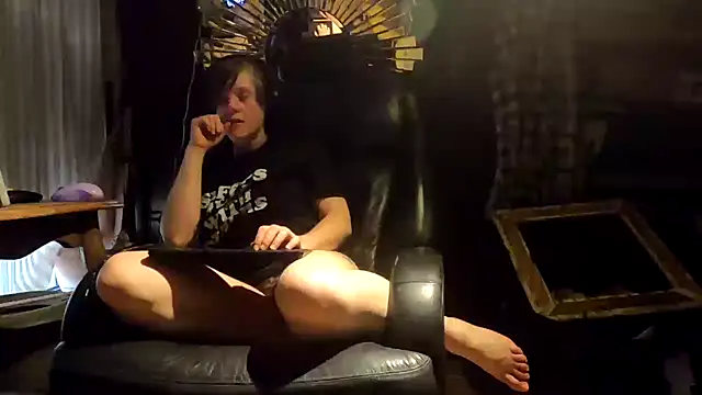 Snapshot of TheDaisyChaos chatting on 10-20-25, 08:42 TheDaisyChaos online show from 10-20-25, 08:42