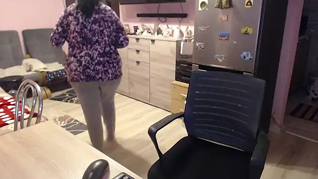 Snapshot of BustyLadyAlma chatting on 10-30-25, 05:53 BustyLadyAlma online show from 10-30-25, 05:53