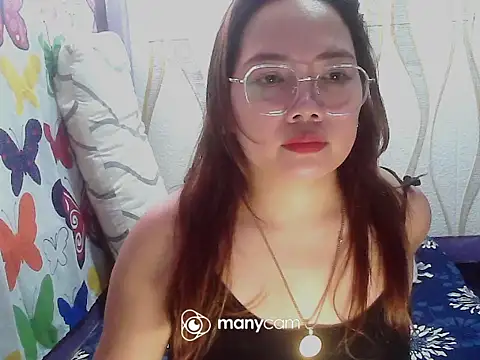 Snapshot of BURBERRY69 chatting on 10-02-25, 12:39 BURBERRY69 online show from 10-02-25, 12:39