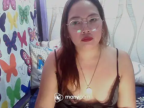 Snapshot of BURBERRY69 chatting on 10-04-25, 01:25 BURBERRY69 online show from 10-04-25, 01:25