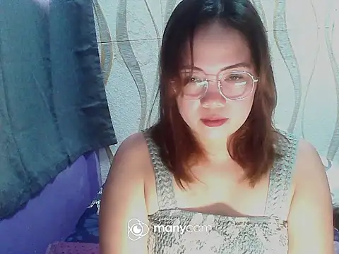 Snapshot of BURBERRY69 chatting on 10-08-25, 04:54 BURBERRY69 online show from 10-08-25, 04:54