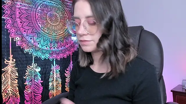 Snapshot of HazelKush chatting on 12-16-24, 08:37 HazelKush online show from 12-16-24, 08:37