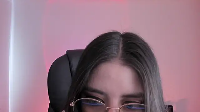 Snapshot of HazelKush chatting on 09-22-25, 04:20 HazelKush online show from 09-22-25, 04:20