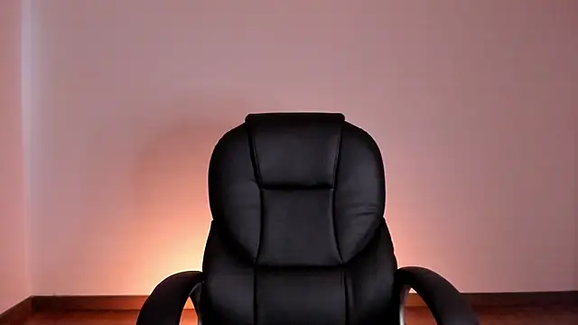 Snapshot of HazelKush chatting on 10-06-25, 08:06 HazelKush online show from 10-06-25, 08:06