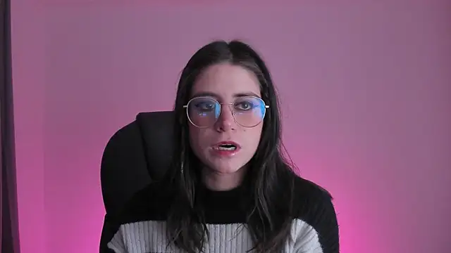 Snapshot of HazelKush chatting on 10-14-25, 09:48 HazelKush online show from 10-14-25, 09:48