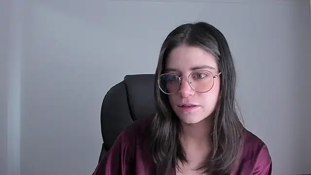 Snapshot of HazelKush chatting on 10-18-25, 01:34 HazelKush online show from 10-18-25, 01:34