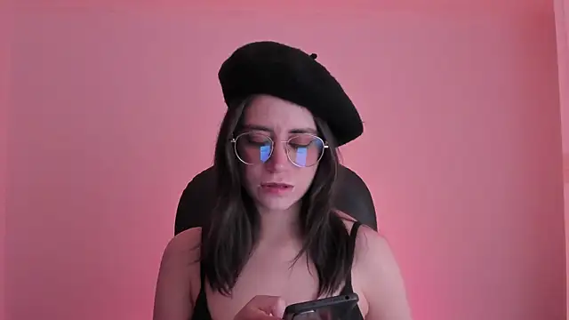 Snapshot of HazelKush chatting on 10-23-25, 09:24 HazelKush online show from 10-23-25, 09:24