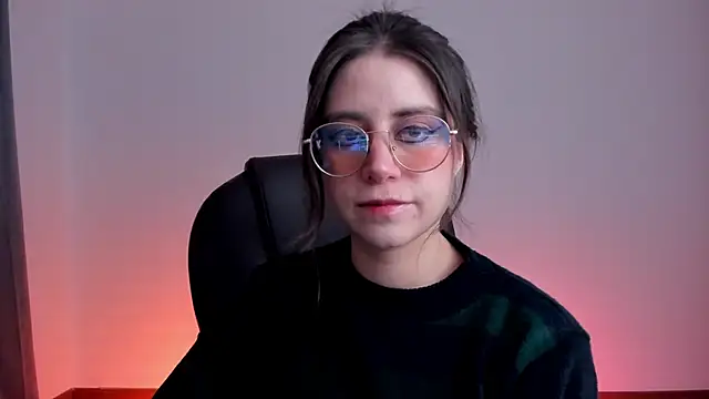 Snapshot of HazelKush chatting on 11-18-25, 09:52 HazelKush online show from 11-18-25, 09:52