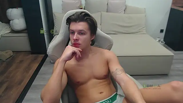 Sunny-Girl1 online show from 11-17-25, 08:20