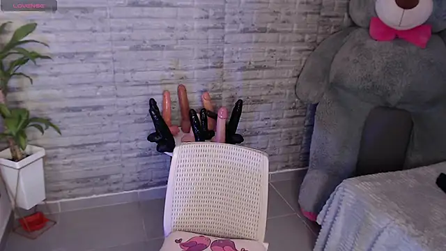 Snapshot of TinnaCobb chatting on 10-14-25, 04:30 TinnaCobb online show from 10-14-25, 04:30