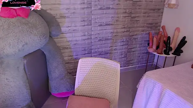 Snapshot of TinnaCobb chatting on 12-20-25, 02:46 TinnaCobb online show from 12-20-25, 02:46