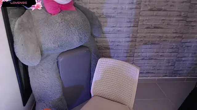 Snapshot of TinnaCobb chatting on 01-10-26, 12:40 TinnaCobb online show from 01-10-26, 12:40