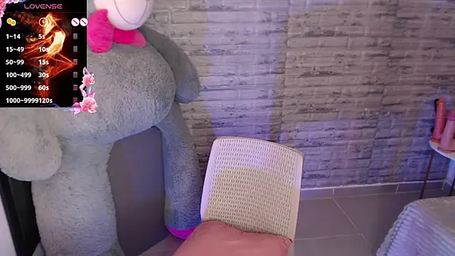 Snapshot of TinnaCobb chatting on 01-15-26, 04:22 TinnaCobb online show from 01-15-26, 04:22