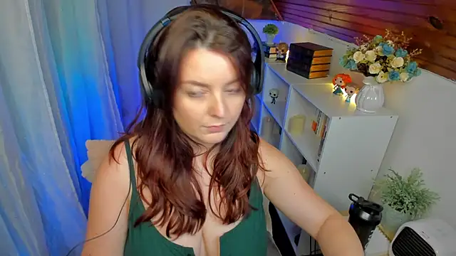 Snapshot of ErinMarshall chatting on 01-29-25, 04:41 ErinMarshall online show from 01-29-25, 04:41