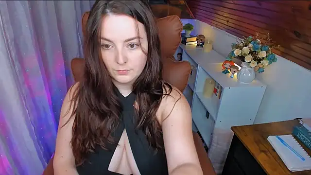 Snapshot of ErinMarshall chatting on 10-01-25, 12:44 ErinMarshall online show from 10-01-25, 12:44