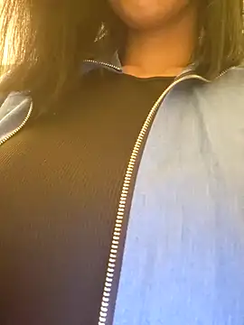 Snapshot of misscectito13 chatting on 10-24-25, 07:43 misscectito13 online show from 10-24-25, 07:43