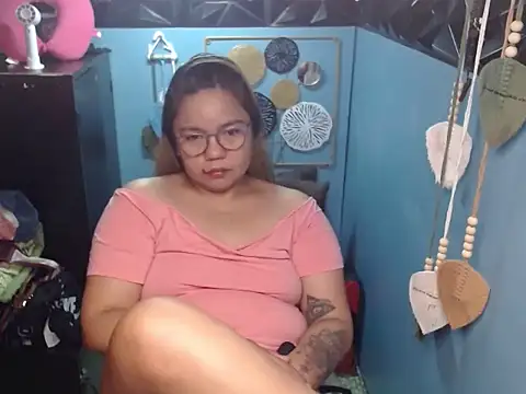 Snapshot of ambersmile chatting on 11-04-25, 12:10 ambersmile online show from 11-04-25, 12:10