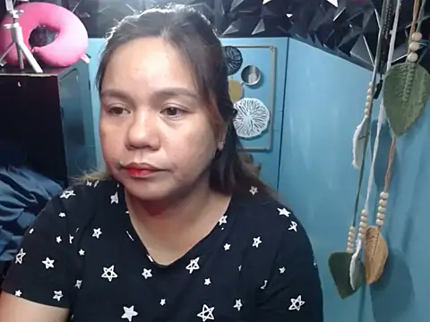 Snapshot of ambersmile chatting on 11-11-25, 11:54 ambersmile online show from 11-11-25, 11:54