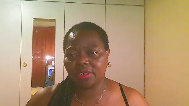 Snapshot of MatureBoobsDiva chatting on 02-25-25, 08:09 MatureBoobsDiva online show from 02-25-25, 08:09