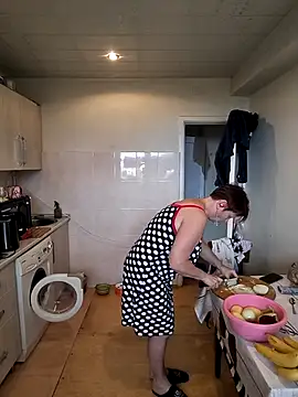  lady red  online show from 10-25-25, 12:02