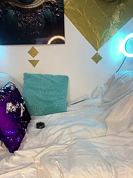 Shantal Lovee online show from 12-16-25, 11:21