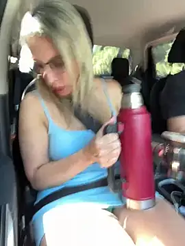 Gatitacarlita online show from 12-18-24, 05:52