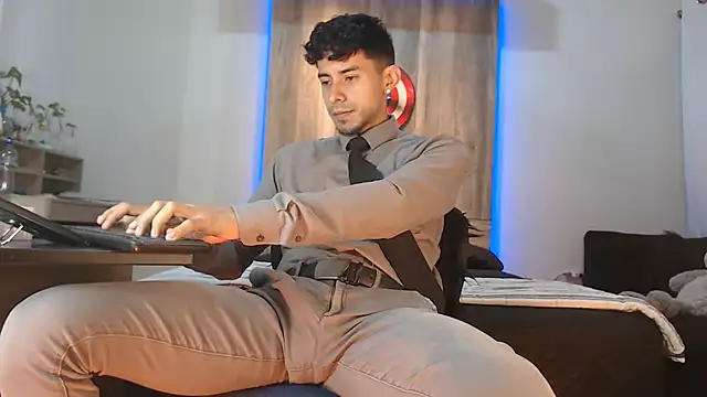 Andrew 4  online show from 10-08-25, 03:37