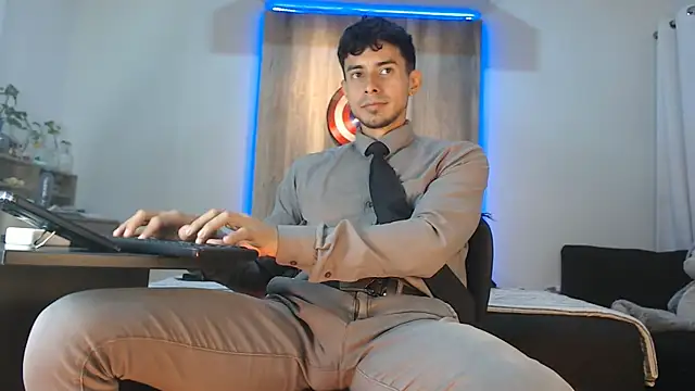 Andrew 4  online show from 10-10-25, 02:32