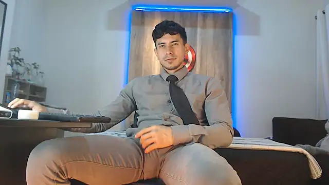 Andrew 4  online show from 10-11-25, 02:44