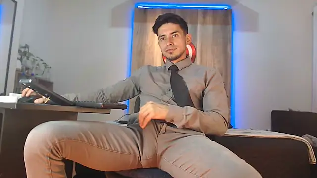 Andrew 4  online show from 11-05-25, 03:39