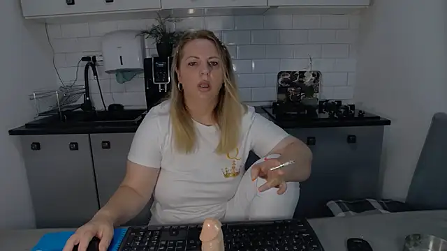 erikaerika online show from 09-25-25, 07:23