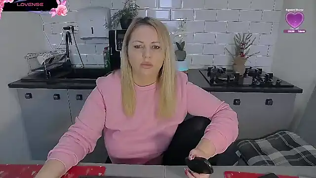 Snapshot of erikaerika chatting on 01-09-26, 09:34 erikaerika online show from 01-09-26, 09:34