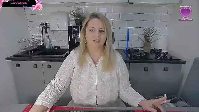 Snapshot of erikaerika chatting on 01-10-26, 07:43 erikaerika online show from 01-10-26, 07:43